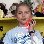 J'ai 10 ans.... Votre dispositif m'a aidé et le meilleur, c'est que lorsque quelque chose me fait mal, je peux le faire briller moi-même....