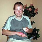 Je souffre de psoriasis sévère depuis 20 ans .... Je l'ai emprunté à l'origine pour un essai, afin de ne pas offenser un bon ami qui m'avait offert cette opportunitéet avec la conviction que je le rendrais à nouveau en paix, car comme d'autres méthodes que j'avais essayées, il ne m'aiderait probablement en rien. Mais je ne l'ai pas fait ! Au contraire, je l'ai payé avec plaisir et j'ai continué à utiliser ses grandes capacités avec étonnement.