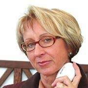 Je ne sais pas ce qu'est un rhume, un refroidissement, une grippe, une angine... J'ai acheté ma première lampe de luminothérapie il y a environ 4 ans et je n'ai jamais eu de traitement à la lumière depuis. Elle m'aide à soulager toutes sortes de douleurs, principalement au niveau des articulations. Chaque fois que je ressens quelque chose quelque part, je prends la lampe de luminothérapie et je l'éclaire à l'endroit où j'ai mal. En général, après deux ou trois éclairages, ça va beaucoup mieux, parfois même complètement bien.